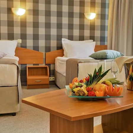 Mirabelle غولدن ساندز